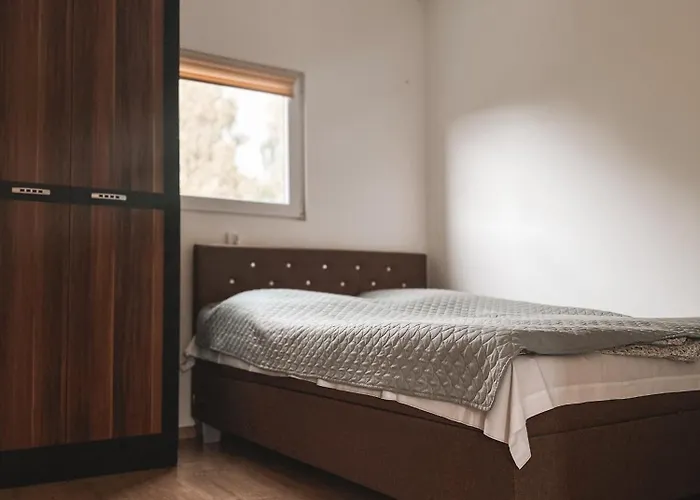 U Tomasza Nyaraló *